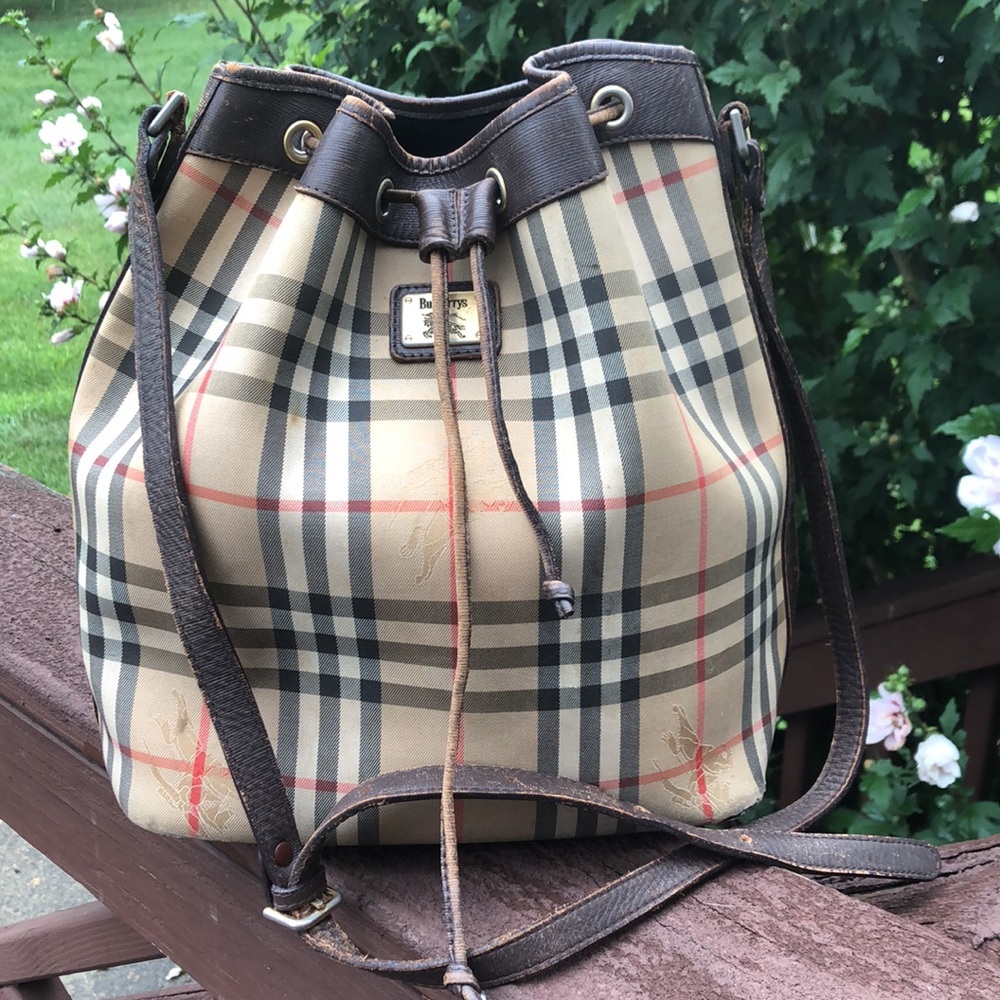 HP🎉Burberry Drawstring Bag🎊 10/21🎉